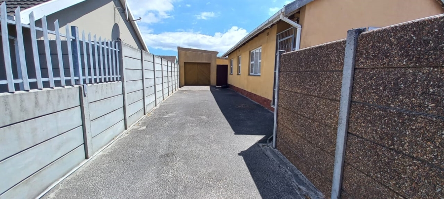 3 Bedroom Property for Sale in Grassy Park Western Cape